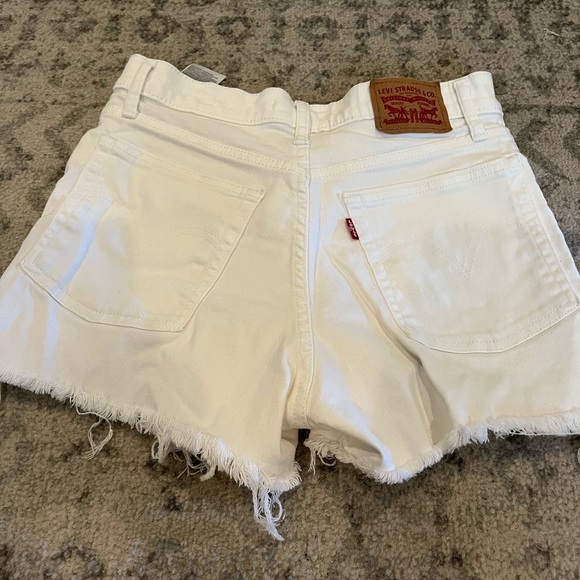 Woman's Levi shorts - Picture 6 of 6